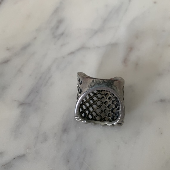 3/$25 ⭐️ Silver Woven Statement Ring Size 6 - Picture 2 of 3